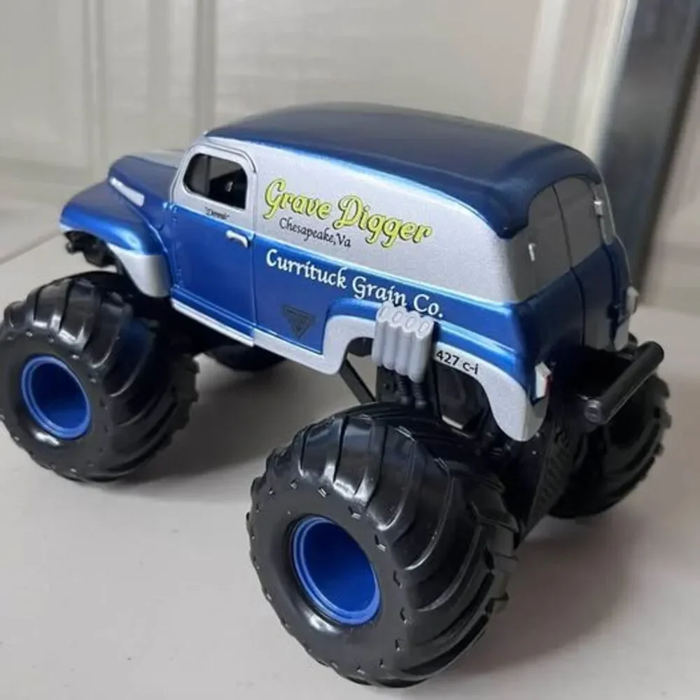 Monster Jam 1:24 Scale Grave Digger Die-Cast Truck